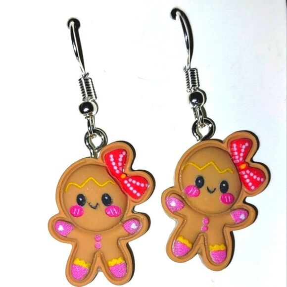 Super cute festive gingerbread holiday earrings - Picture 3 of 4